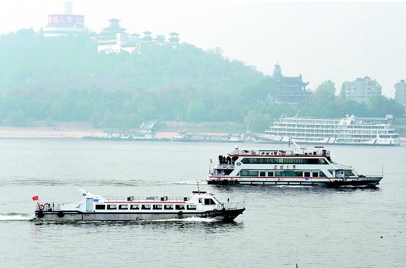 【40年·光影故事】武汉轮渡的美丽嬗变:从＂过江主力＂到＂旅游