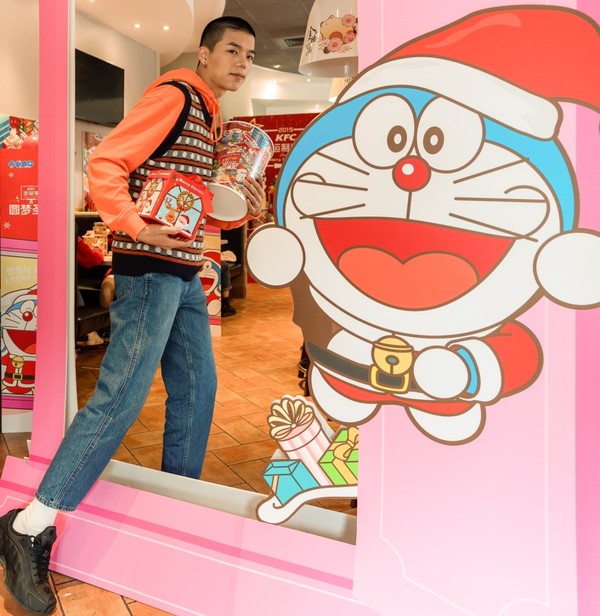 肯德基“圣诞炸鸡店”惊喜回归,这一季就要“拼命红”(图7) 肯德基“圣诞炸鸡店”惊喜回归,这一季就要“拼命红”(图7)