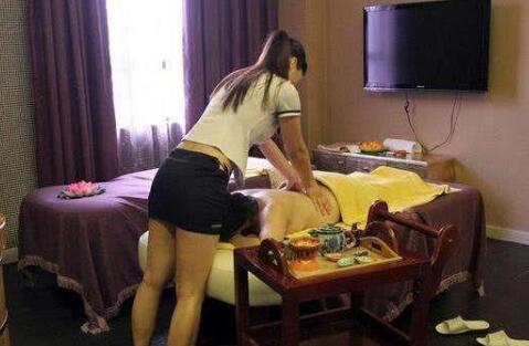 沐足女为什么喜欢买钟?足浴店买钟出去玩不给碰,性感女技师会不会跟客人出去喝酒唱歌打牌开房?足浴技师愿意买钟出去可以干嘛?(图1) 沐足女为什么喜欢买钟?足浴店买钟出去玩不给碰,性感女技师会不会跟客人出去喝酒唱歌打牌开房?足浴技师愿意买钟出去可以干嘛?(图1)
