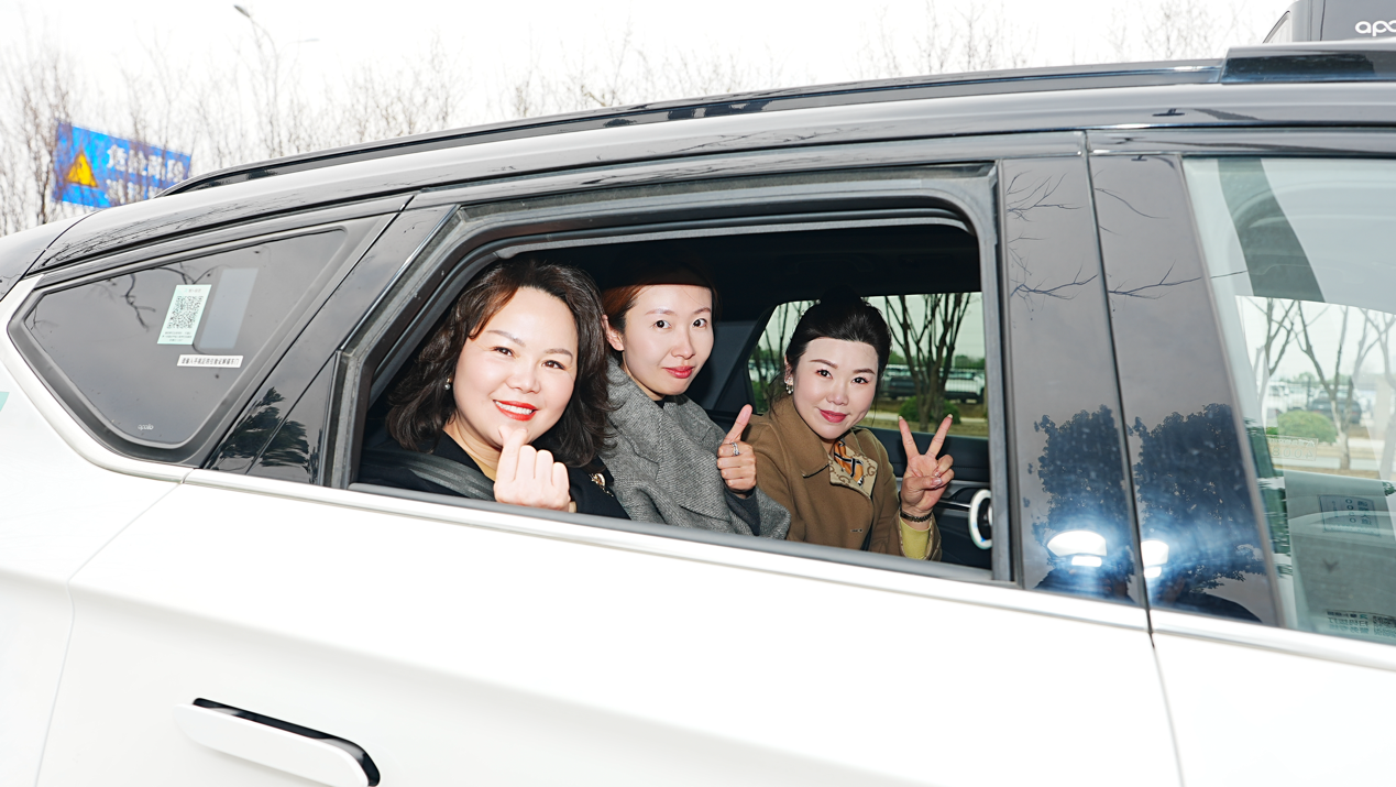 武汉妇联联动萝卜快跑启动"安心出行计划" 打造全场景女性关怀样本(图3) 武汉妇联联动萝卜快跑启动"安心出行计划" 打造全场景女性关怀样本(图3)