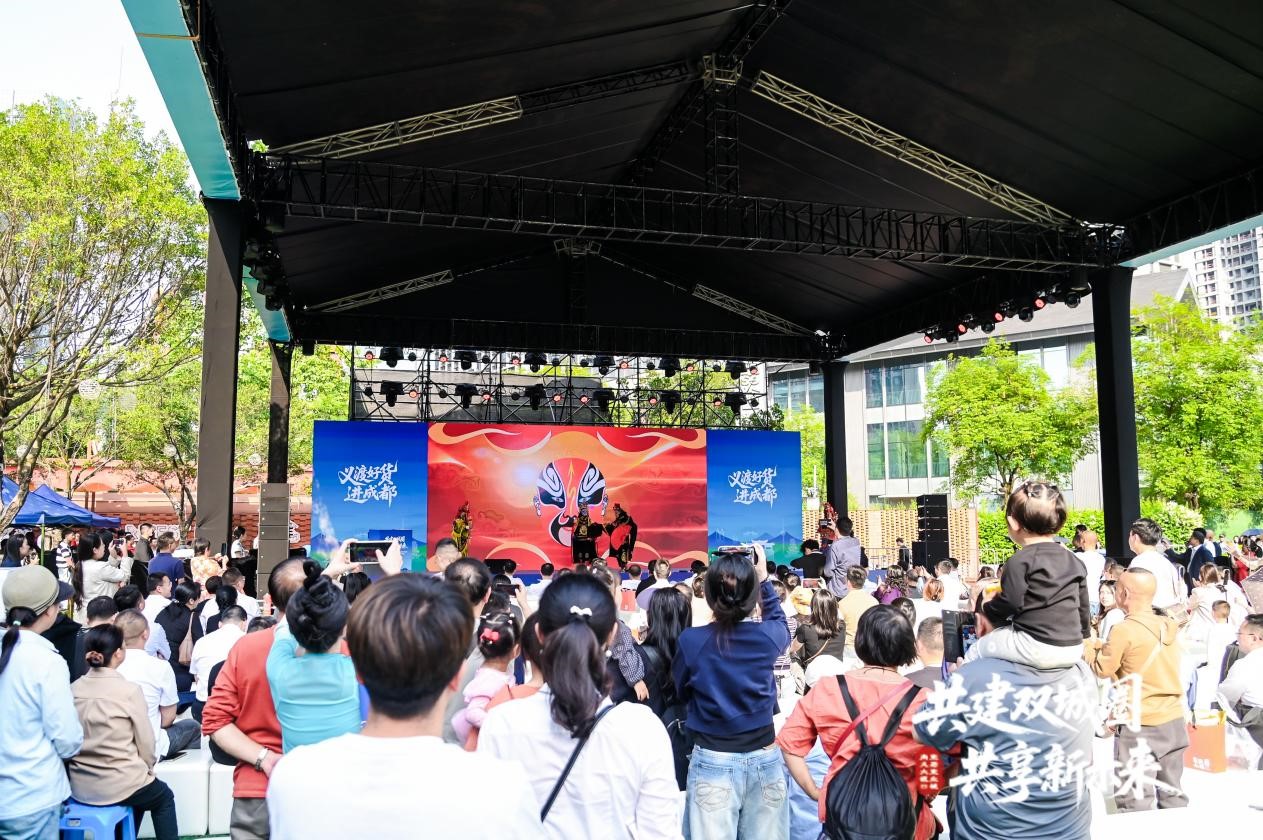 “义渡好货”闯成都：一座老工业城市的新奔赴(图1)